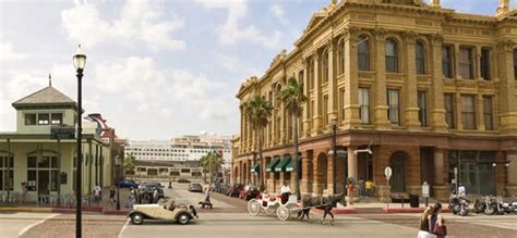 strand historic district galveston restaurants.